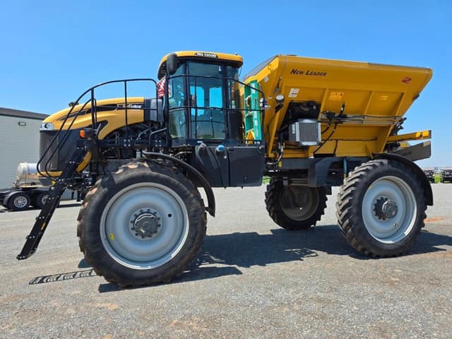 Image of RoGator RG1300B equipment image 2