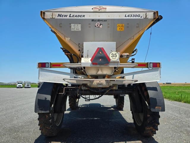 Image of RoGator RG1300B equipment image 4