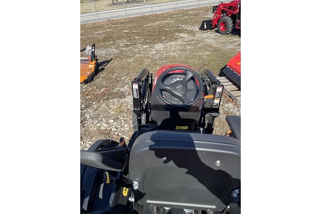 Image of Yanmar SA424 equipment image 3