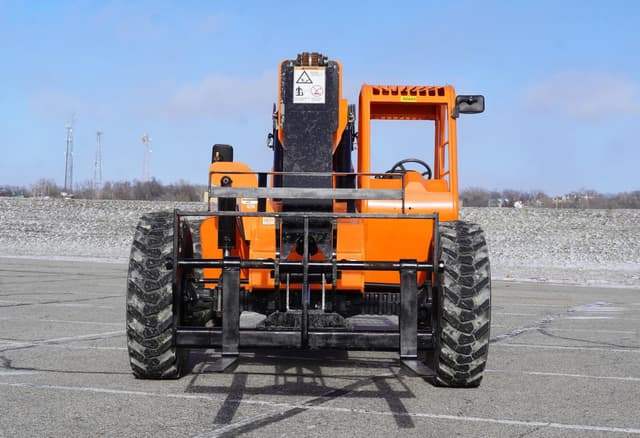 Image of Skytrak 6042 equipment image 3