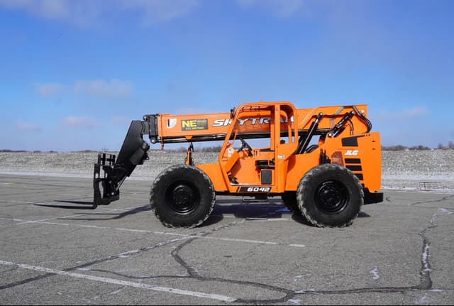 Image of Skytrak 6042 equipment image 1