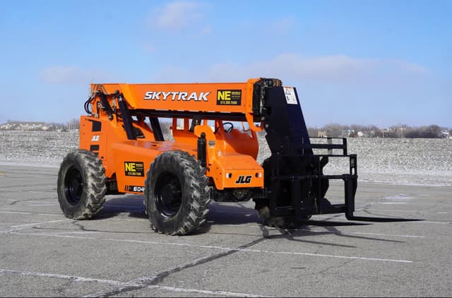 Image of Skytrak 6042 equipment image 4