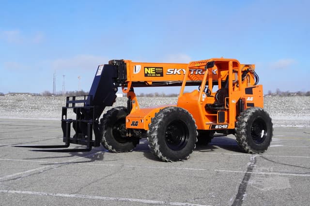 Image of Skytrak 6042 equipment image 2