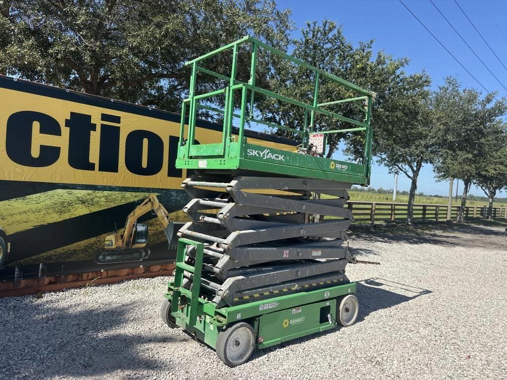 2017 Sky Jack 4740 Equipment Image0