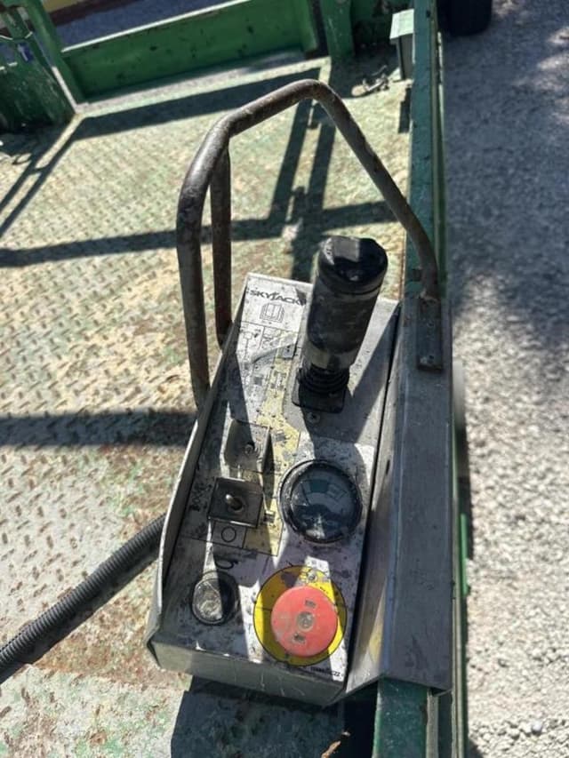 Image of Sky Jack 4740 equipment image 3