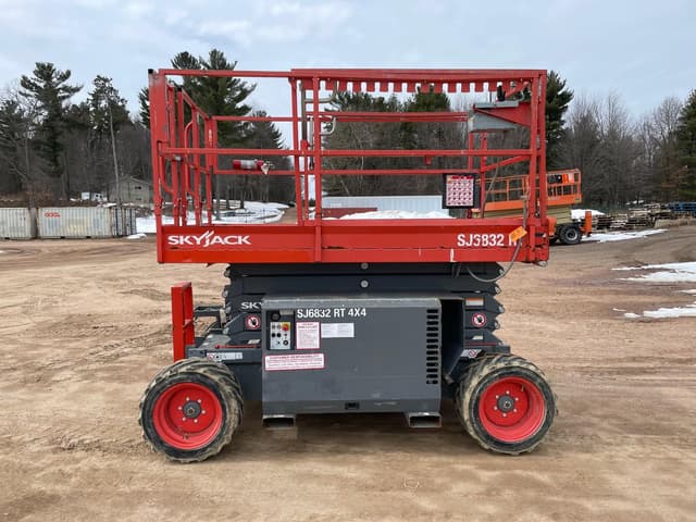 Image of Sky Jack SJ6832RT equipment image 1