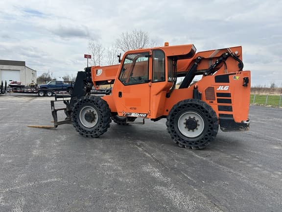 Image of Skytrak 6042 equipment image 2