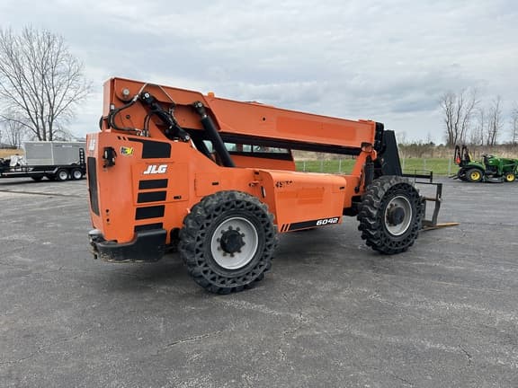 Image of Skytrak 6042 equipment image 3