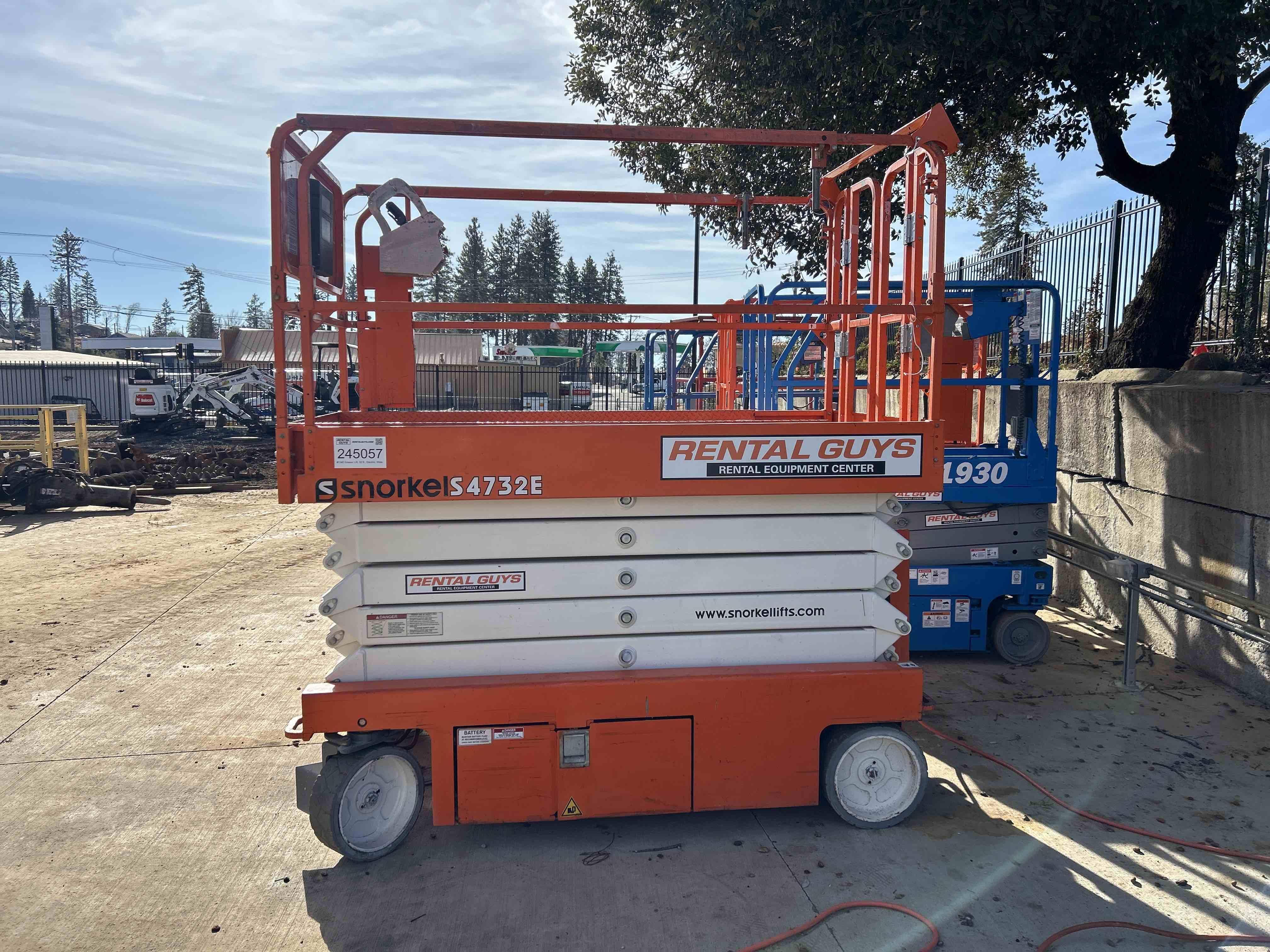 2017 Snorkel S4732E Equipment Image0