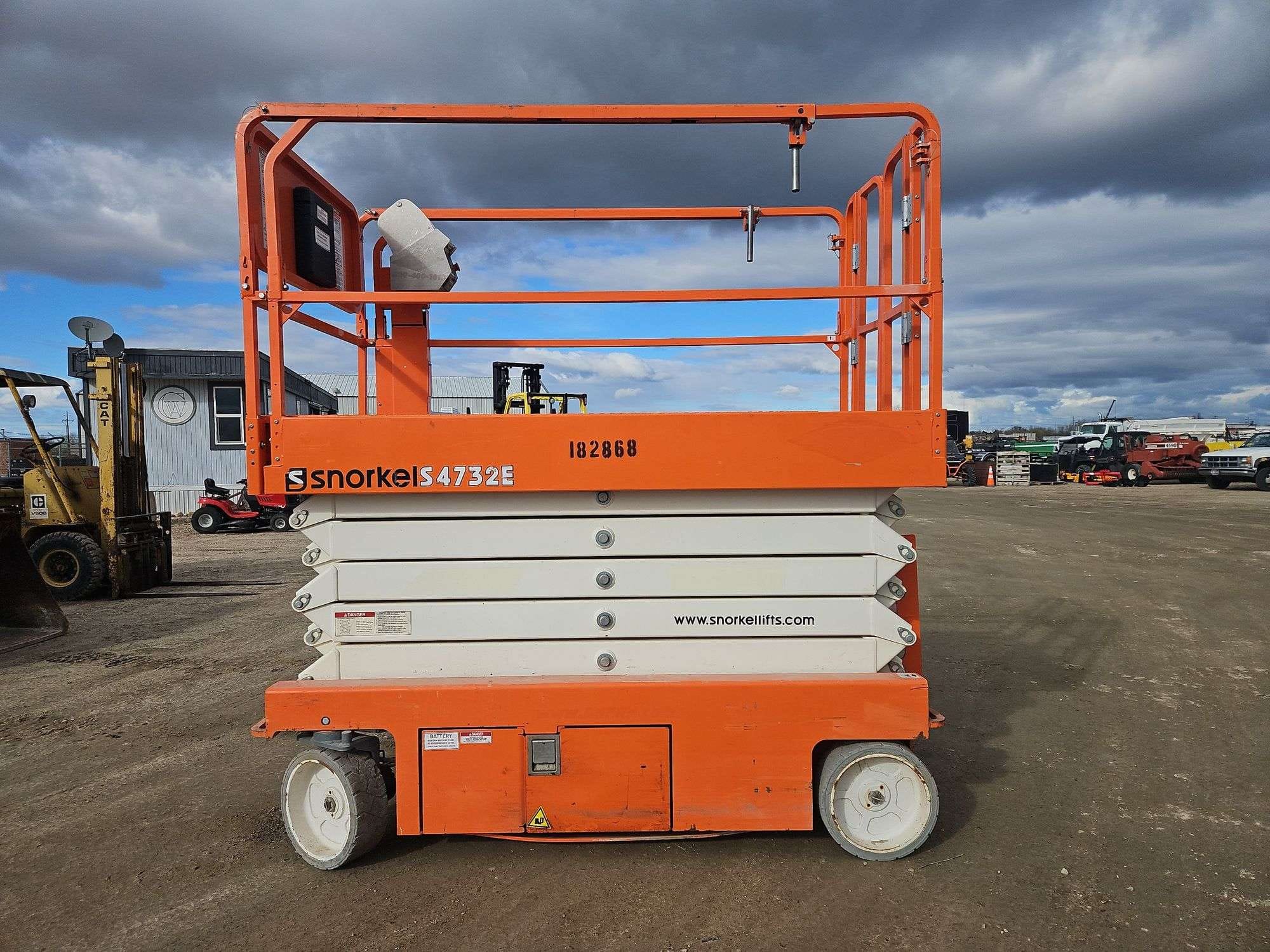 2017 Snorkel S4732E Equipment Image0