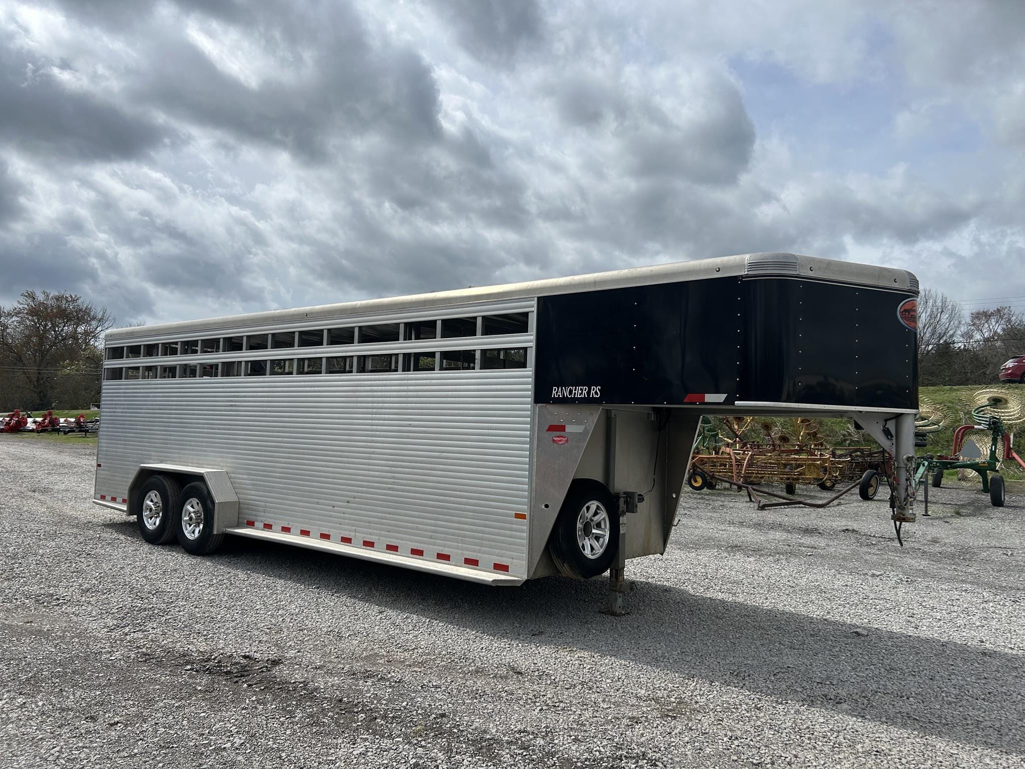 2017 Sundowner Rancher RS Equipment Image0