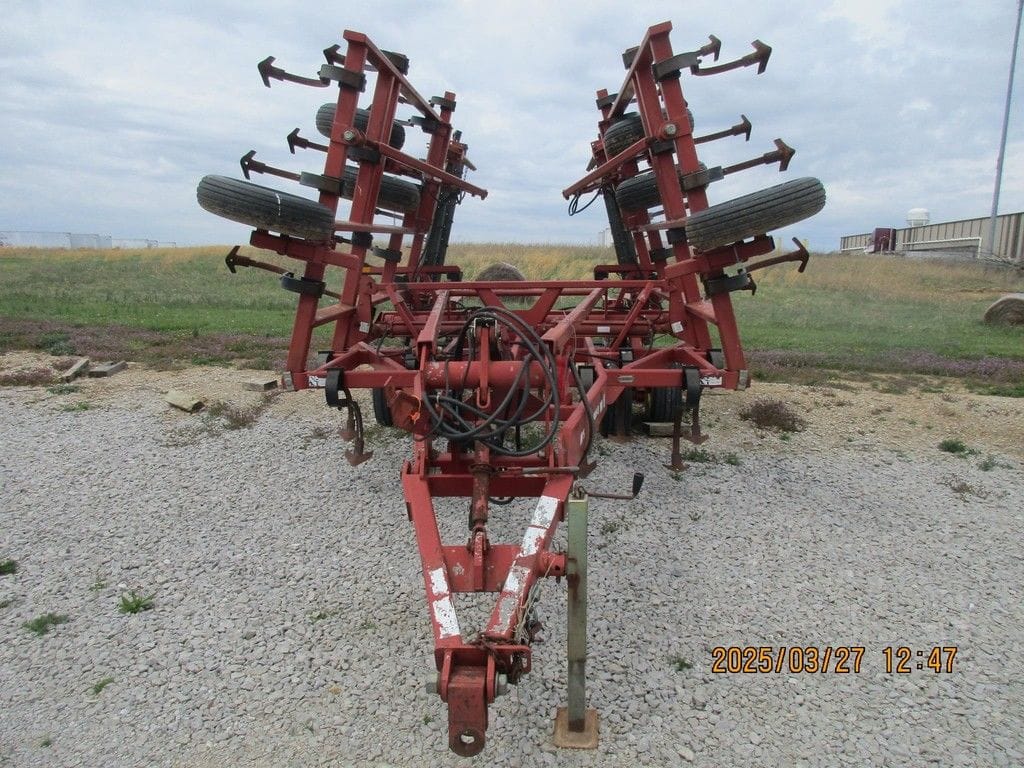 2017 Sunflower 5035 Equipment Image0
