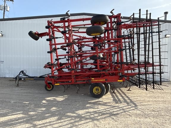 2017 Sunflower 5056 Equipment Image0
