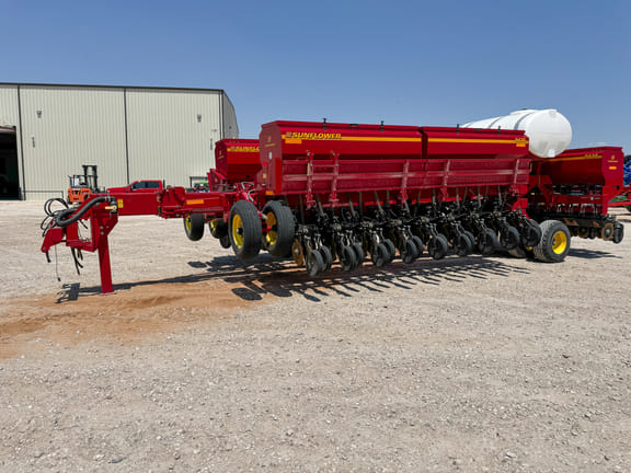 2017 Sunflower 9435-40 Equipment Image0