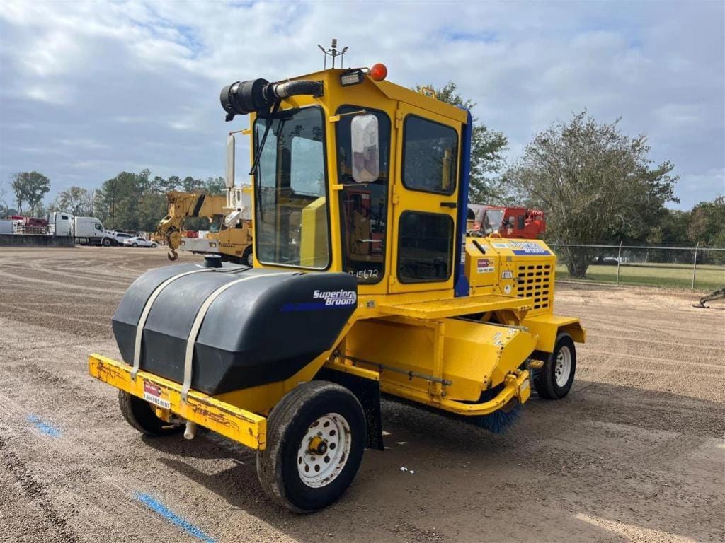 Main image Superior Broom DT80K