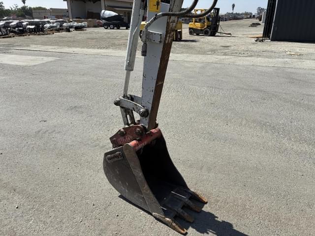Image of Takeuchi TB230 equipment image 4