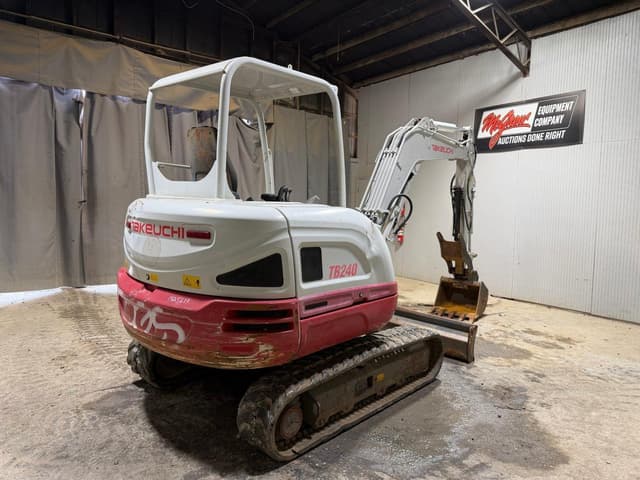 Image of Takeuchi TB240 equipment image 4