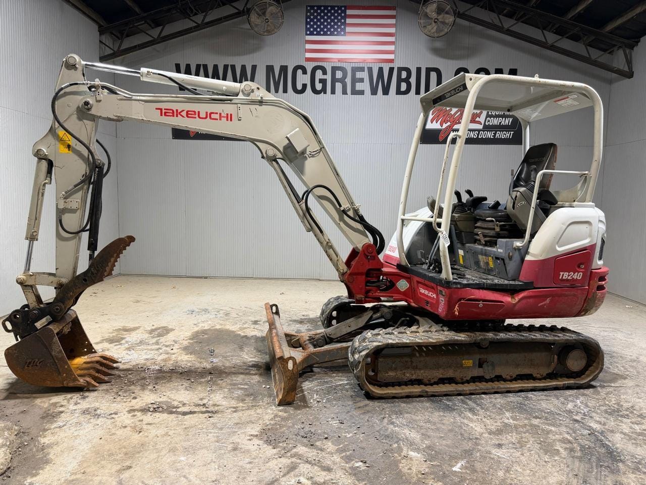 2017 Takeuchi TB240 Equipment Image0