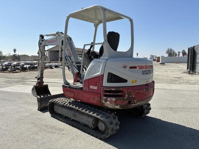 Image of Takeuchi TB240 equipment image 3