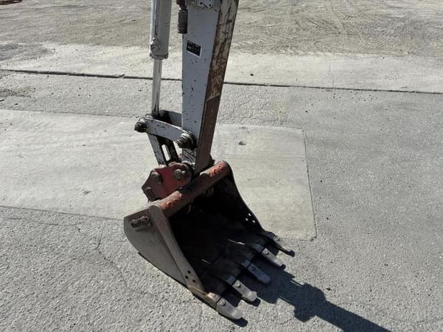 Image of Takeuchi TB240 equipment image 4