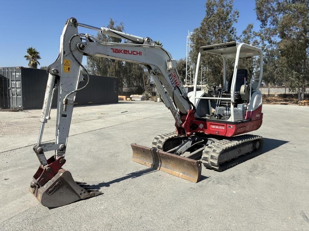 2017 Takeuchi TB240 Equipment Image0