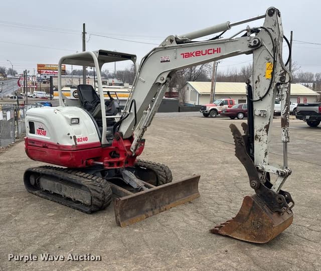 Image of Takeuchi TB240 equipment image 2