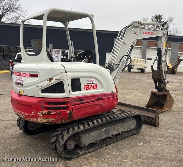 Image of Takeuchi TB240 equipment image 4