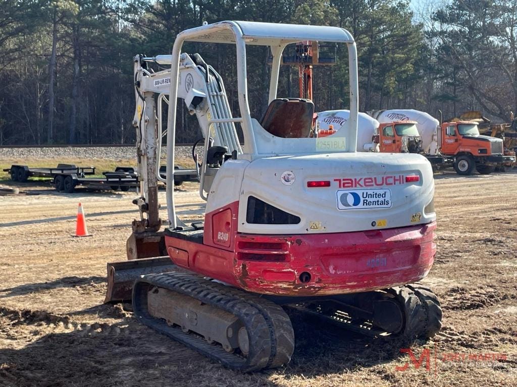 Main image Takeuchi TB240