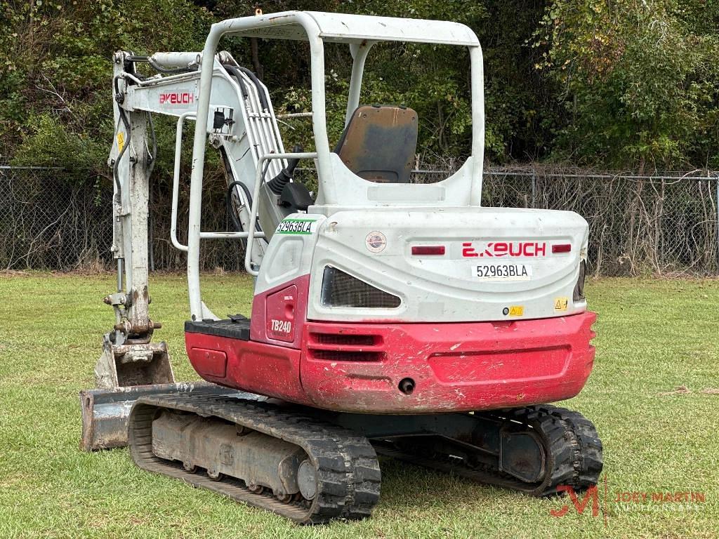 Image of Takeuchi TB240 Primary image