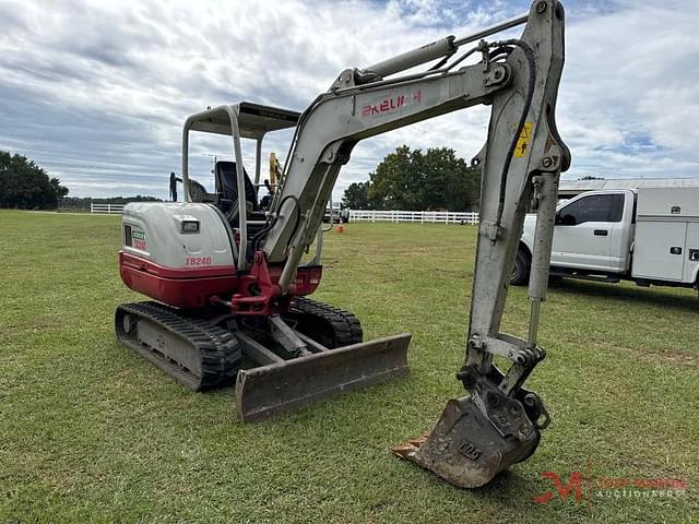 Image of Takeuchi TB240 equipment image 3