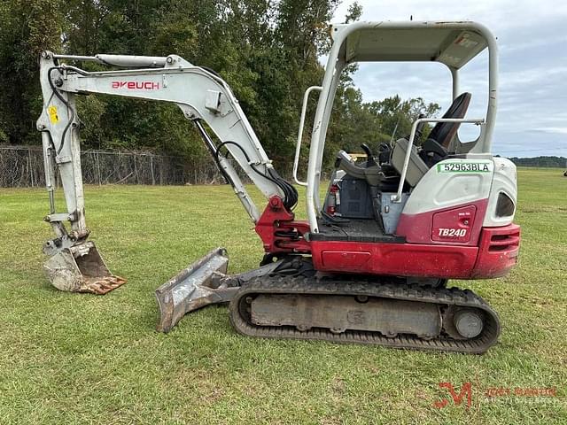 Image of Takeuchi TB240 equipment image 1