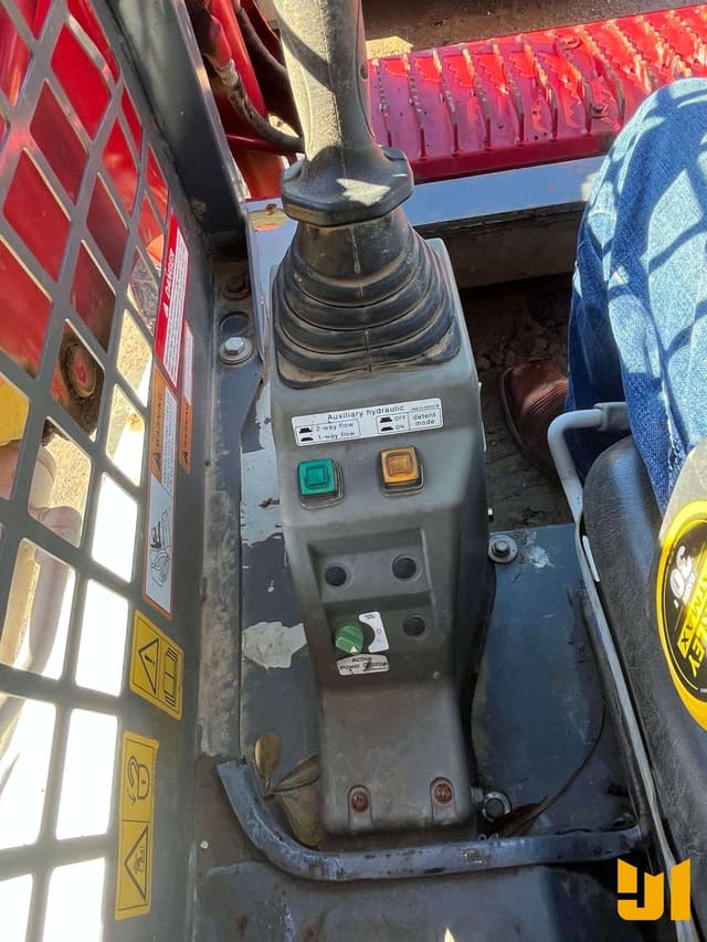 Image of Takeuchi TL8 equipment image 4