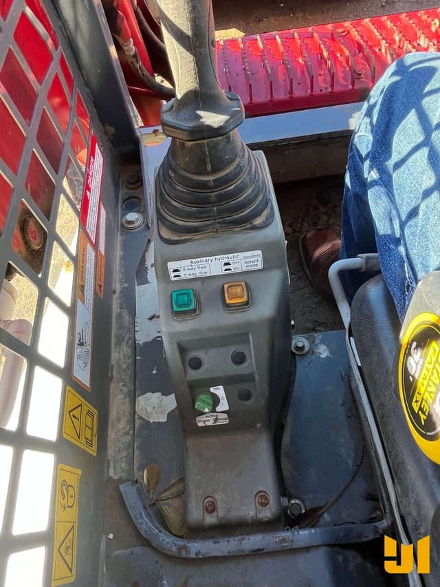 Image of Takeuchi TL8 equipment image 3