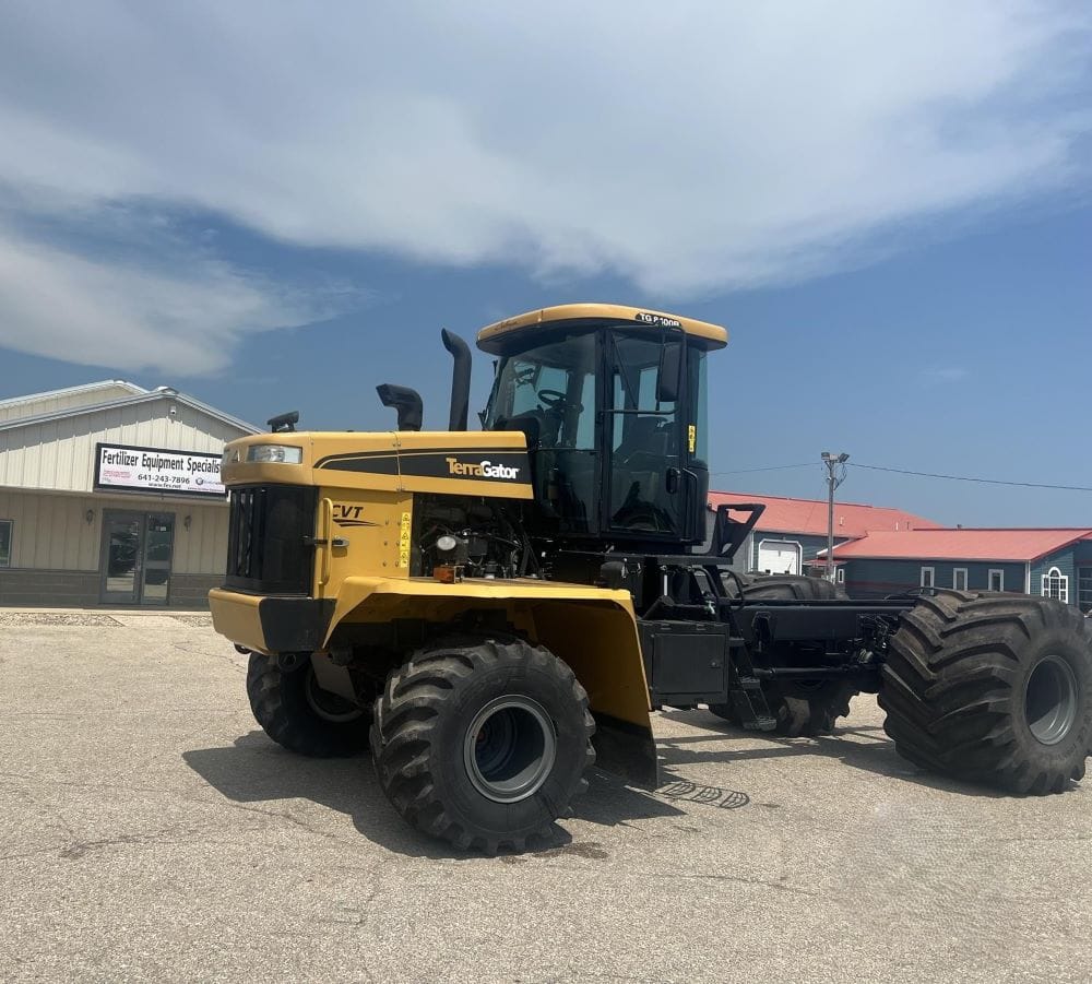 2017 Terra-Gator TG8400B Equipment Image0