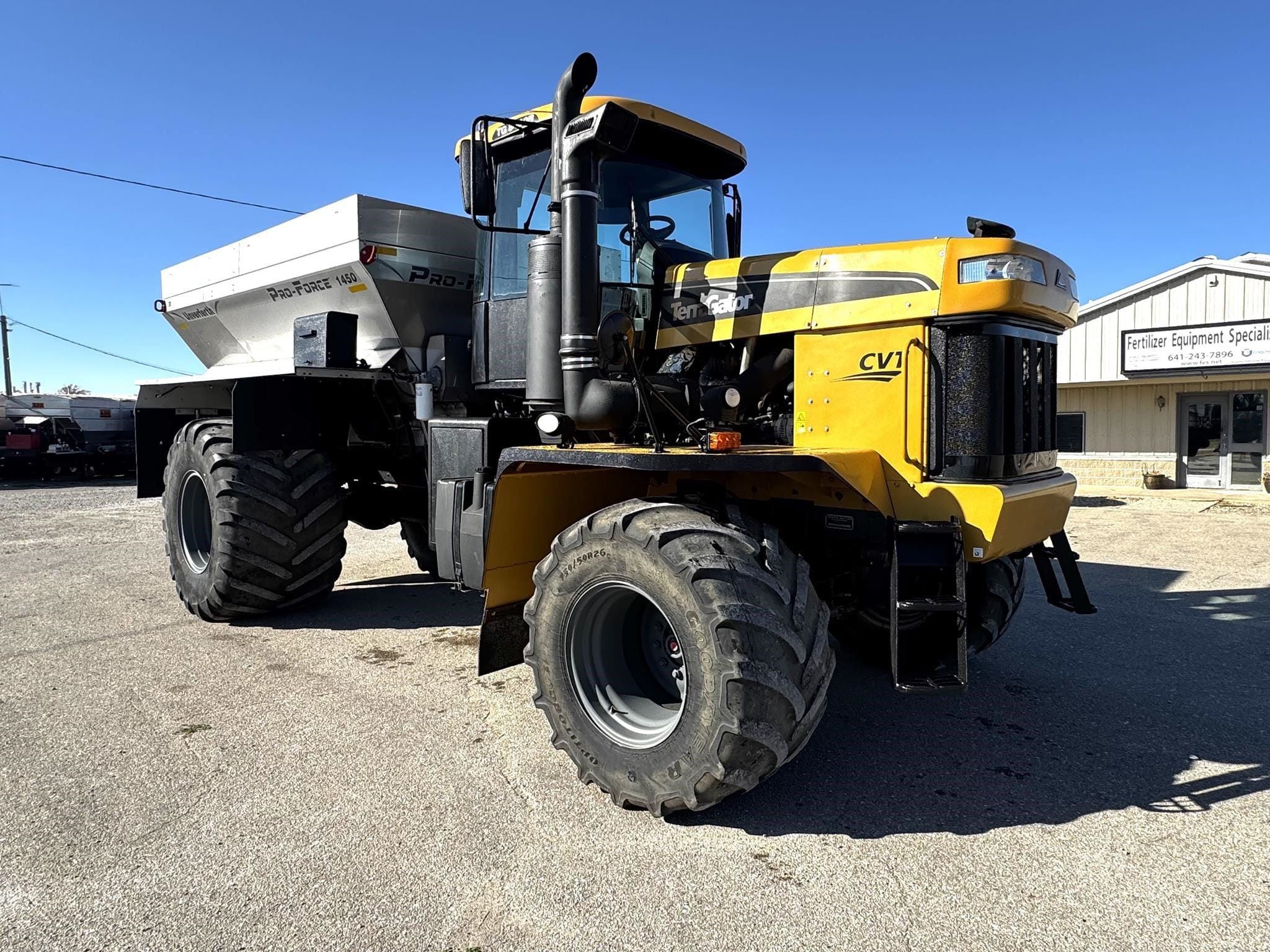 2017 Terra-Gator TG8400B Equipment Image0