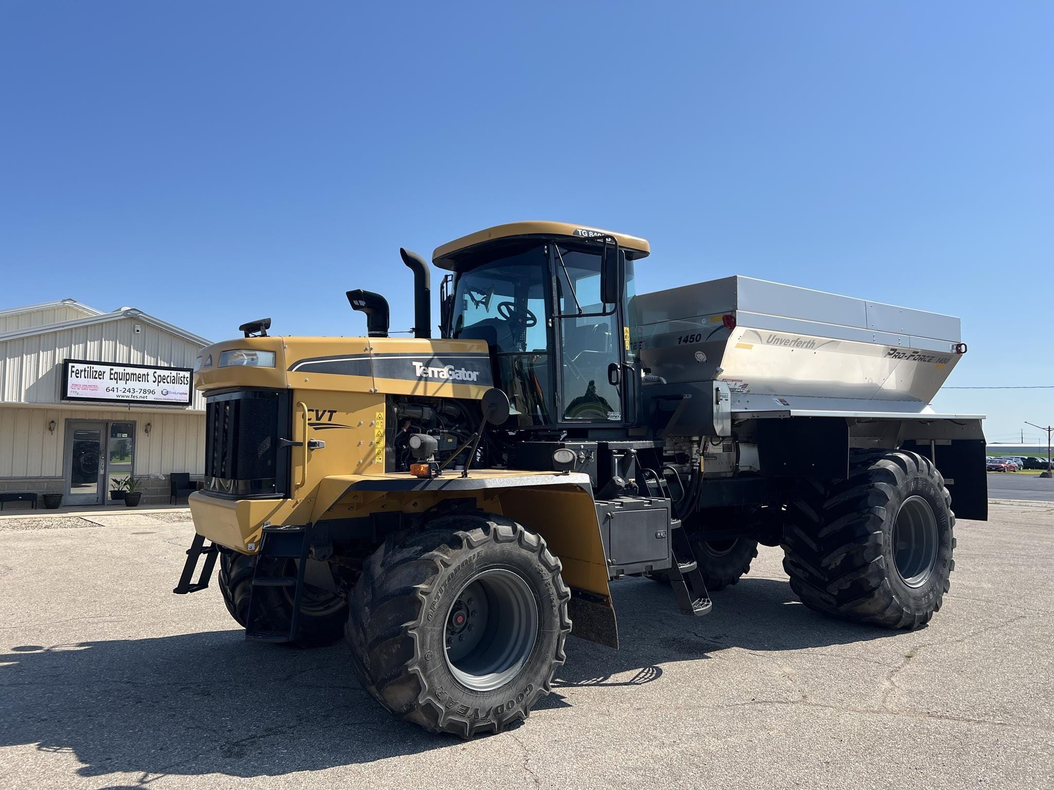 2017 Terra-Gator TG8400B Equipment Image0