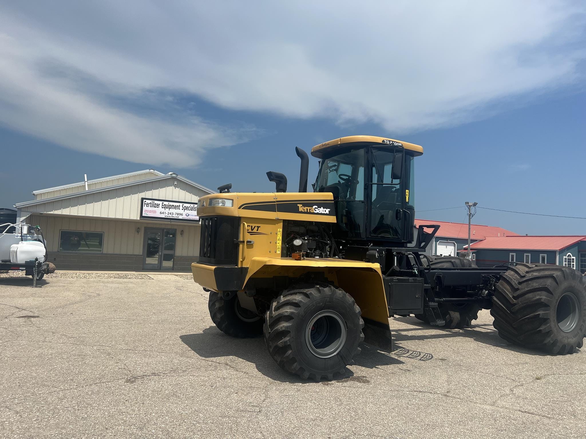 2017 Terra-Gator TG8400B Equipment Image0