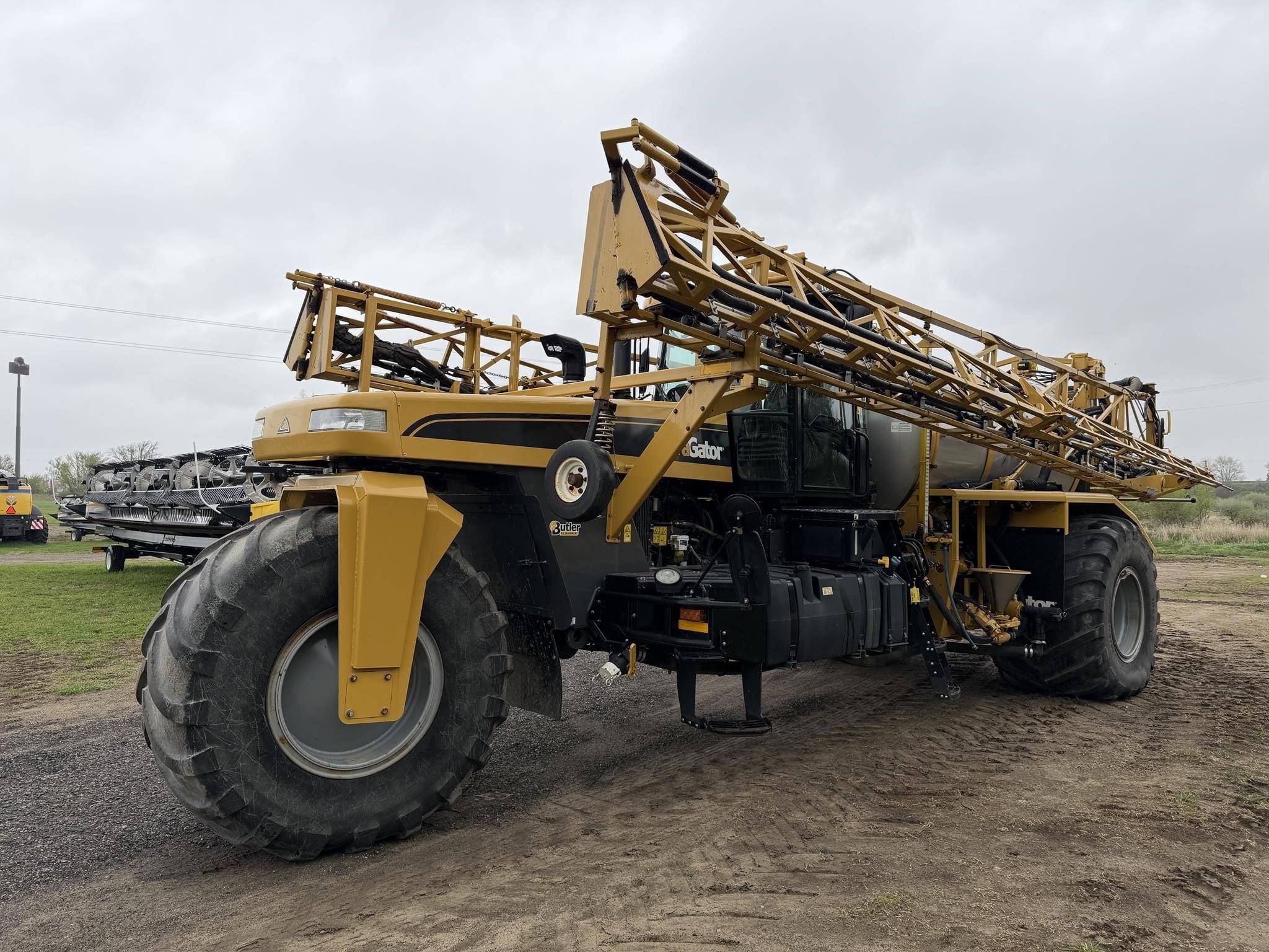 2017 Terra-Gator TG9300B Equipment Image0