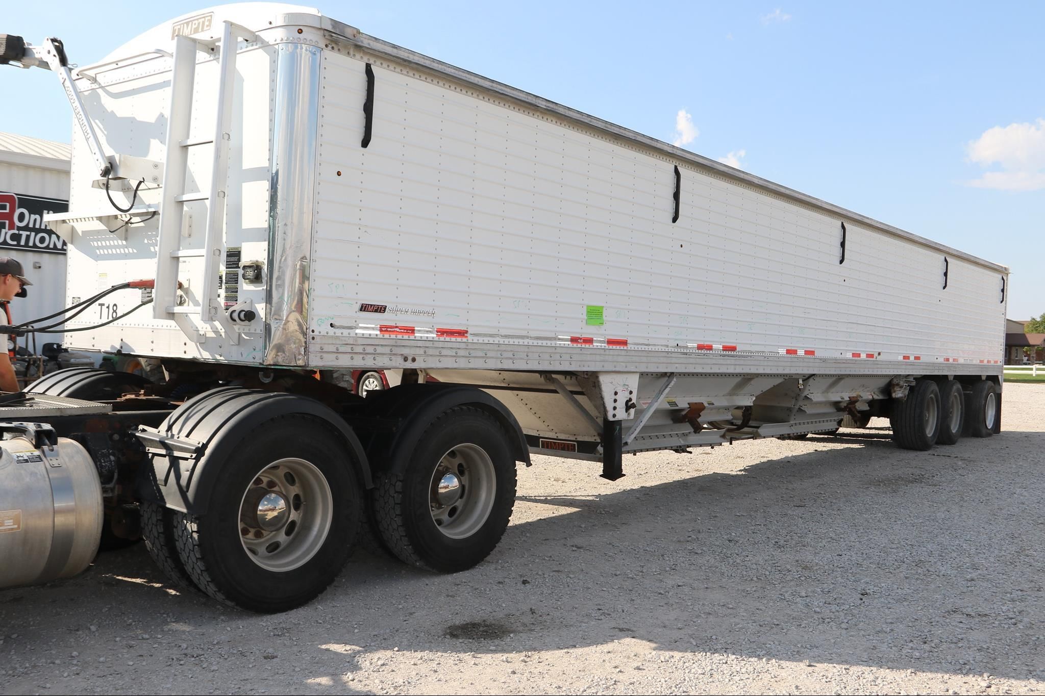 2017 Timpte Super Hopper Equipment Image0