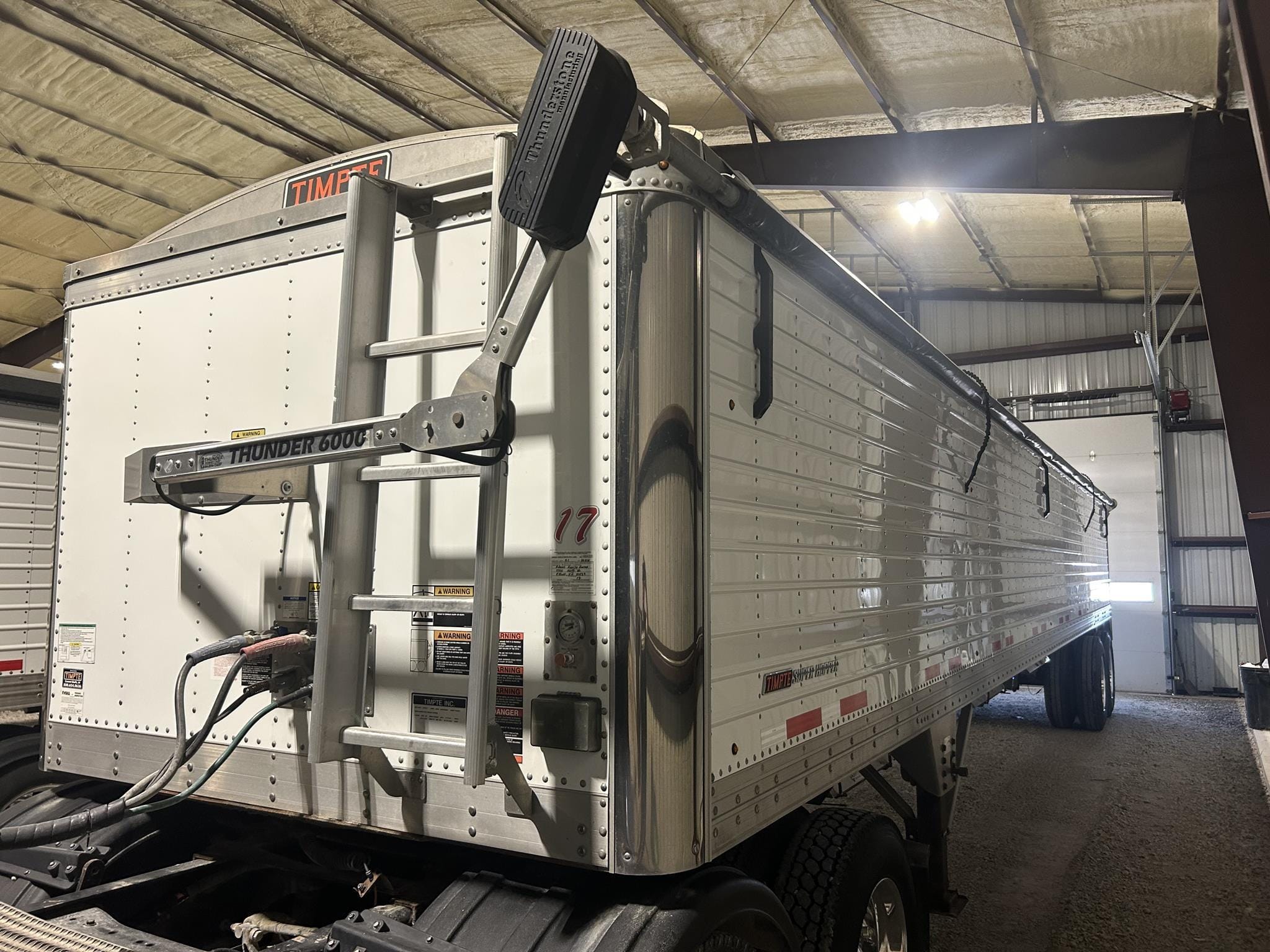 2017 Timpte Super Hopper Equipment Image0