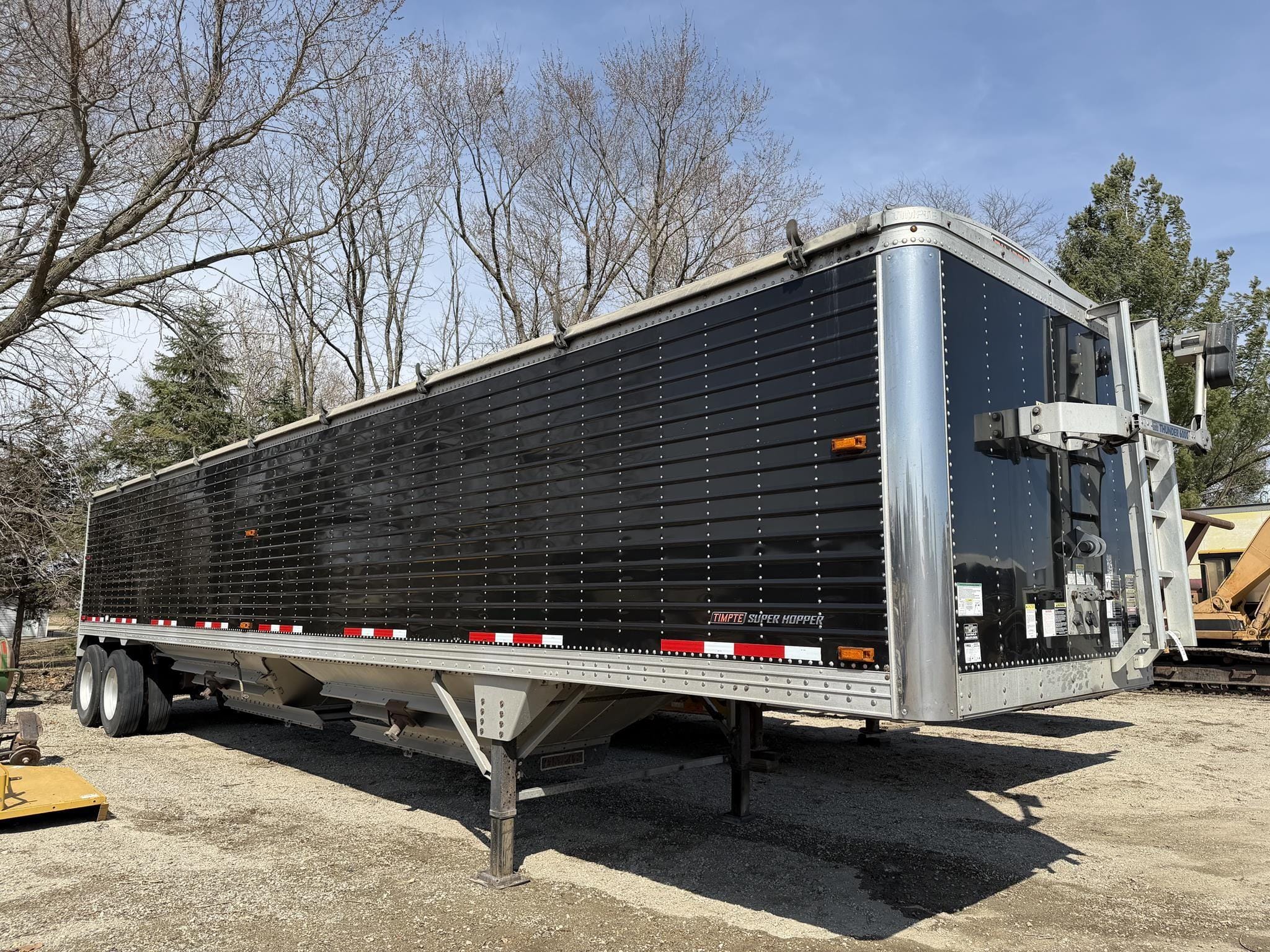 2017 Timpte Super Hopper Equipment Image0