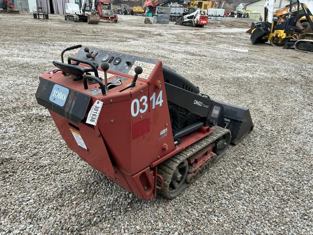 Image of Toro Dingo TX427 equipment image 3