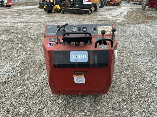 Image of Toro Dingo TX427 equipment image 2