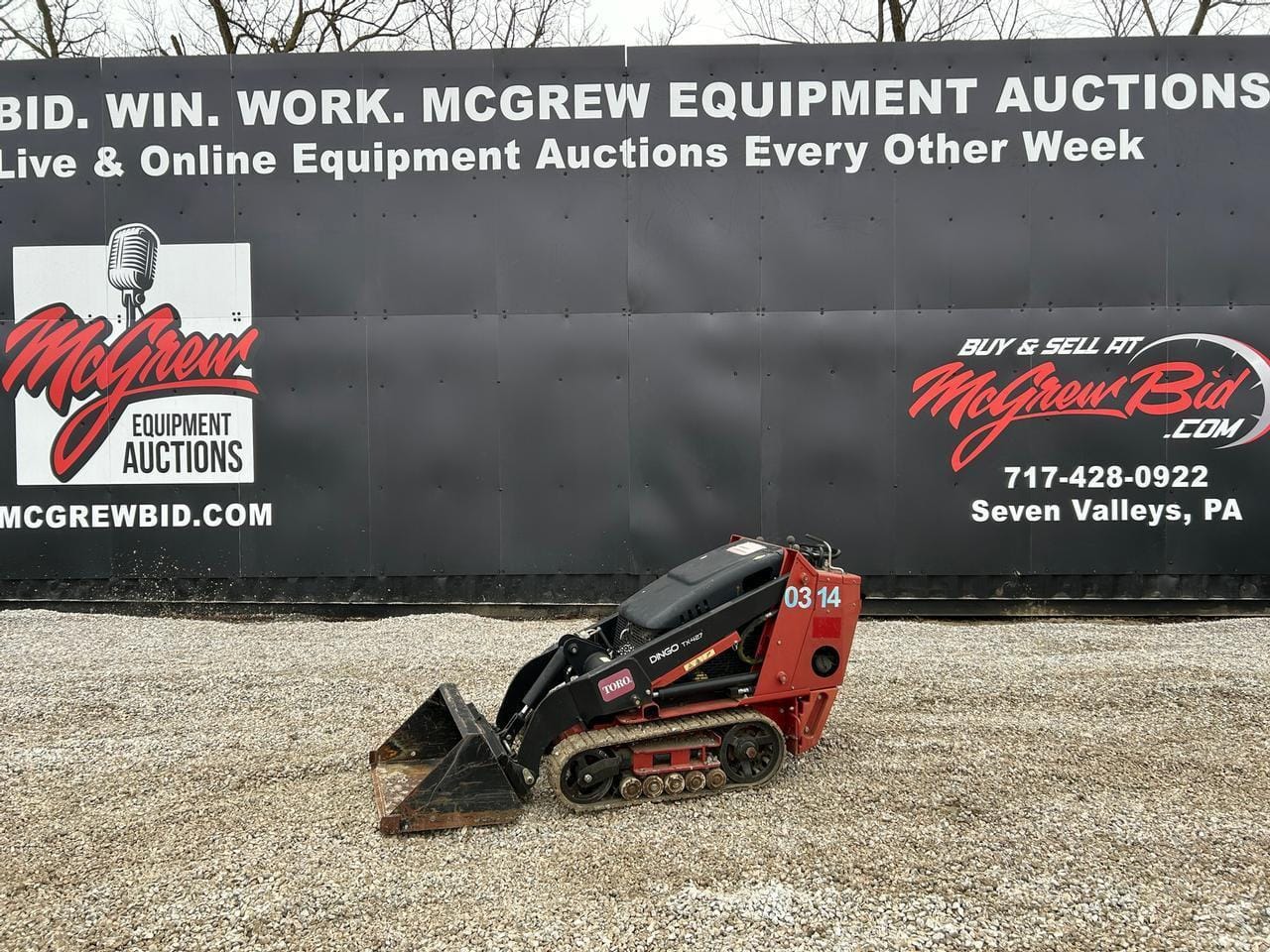 2017 Toro Dingo TX427 Equipment Image0