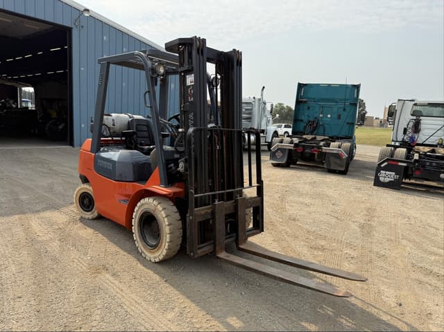 Image of Toyota 7FGU25 equipment image 1