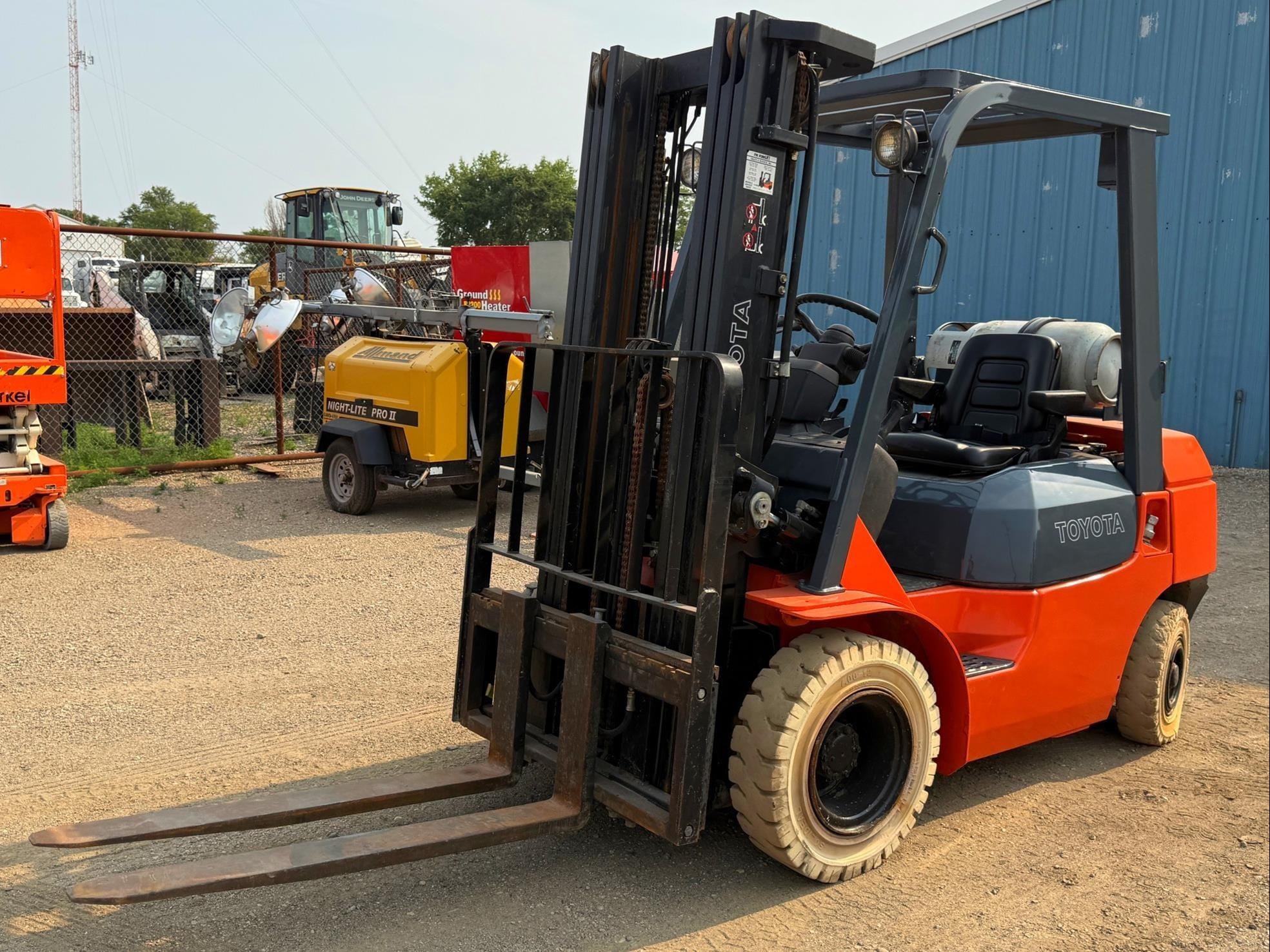 2017 Toyota 7FGU25 Equipment Image0