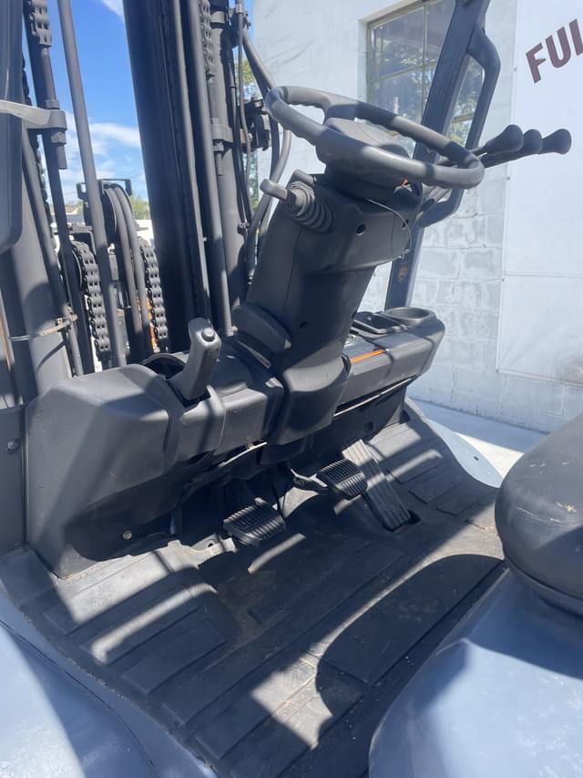 Image of Toyota 8FG35U equipment image 4