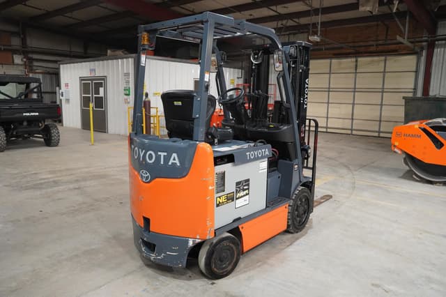 Image of Toyota 8FBCU25 equipment image 2