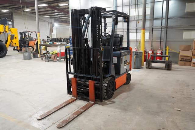 Image of Toyota 8FBCU25 equipment image 3