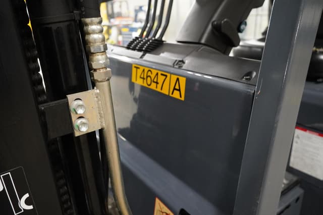 Image of Toyota 8FBCU25 equipment image 4